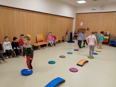 sensoryka gimnastyka przedszkole