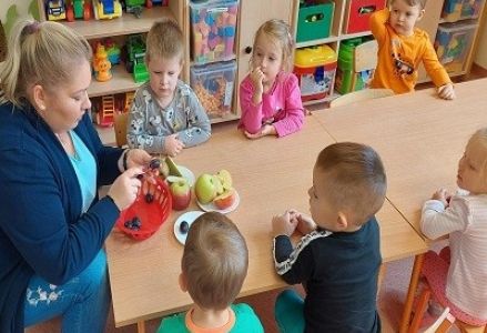 owoce warzywa dzieci przedszkole