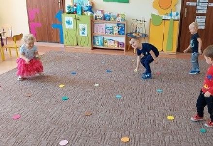 dzień kropki w przedszkolu