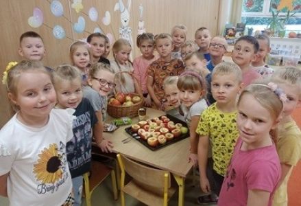 Pieczone jabłka w grupie Czerwonego Kapturka 2023