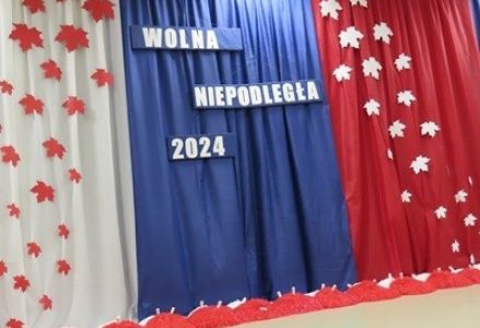 Przedszkolaki podczas obchodów Święta Niepodległości