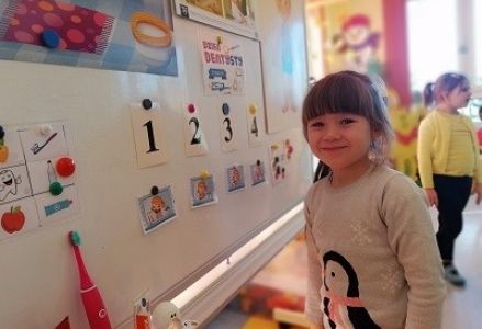 dziecko na zajęciach z okazji dnia dentysty