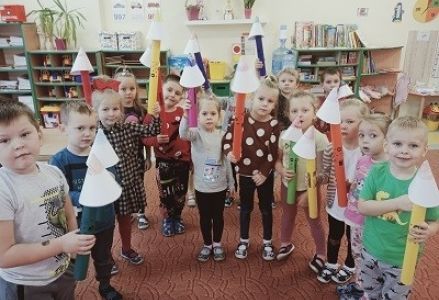 kredki dzieci przedszkole