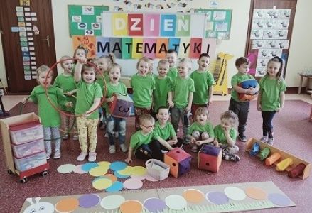zdjęcie grupowe z dnia matematyki