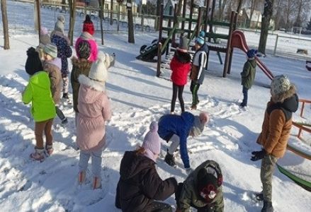 Zabawy na śniegu w Radwankach 2023