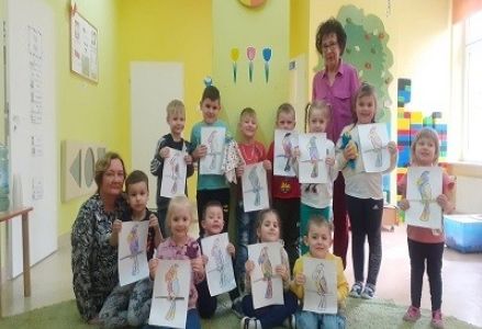 Wizyta pani bibliotekarki w grupie Koziołka Matołka 2023
