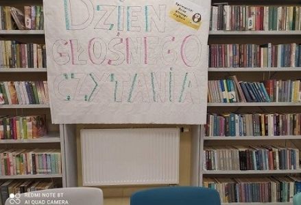 tablica z napisem dzień głośnego czytania