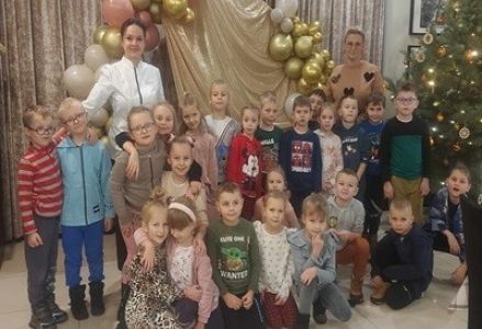 Grupa Czerwonego Kapturka piecze pierniki bożonarodzeniowe 2023
