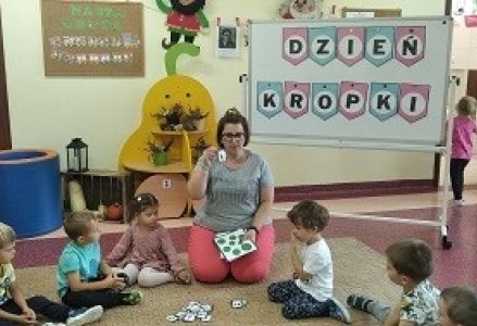 dzień kropki w przedszkolu