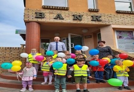 Wycieczka do banku - Wróbelek Elemelek 2024