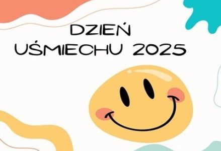 grupa dzieci przedszkolnych podczas obchodów Dnia Uśmiechu