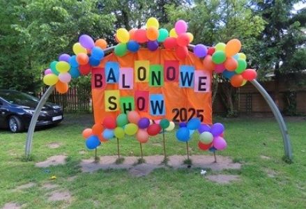 Przedszkolaki wraz z rodzinami na Festynie Rodzinnym pt. "Balonowe Show".