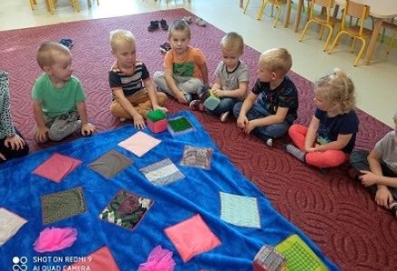 zajęcia sensoryczne z dzieci w przedszkolu