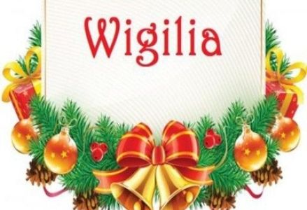 grupa dzieci przedszkolnych podczas wigilii przedszkolnej i wizyty Gwiazdora