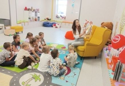 grupa dzieci przedszkolnych podczas Dnia Pierwszej Pomocy 2025