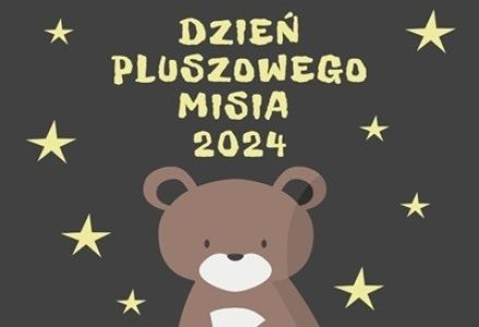 grupa dzieci przedszkolnych podczas obchodów Dnia Pluszowego Misia