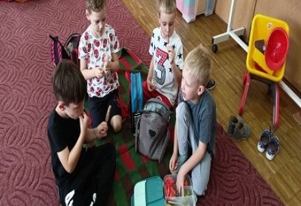 Dywanowy piknik w grupie Misia Uszatka 2023