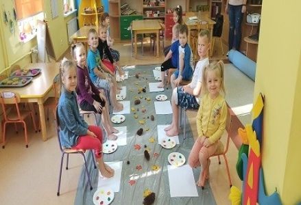 malowanie stopy sztuka dzieci przedszkole