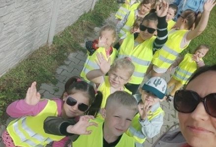 grupa dzieci przedszkolnych podczas wizyty w firmie transportowej Euro-Sped w Próchnowie