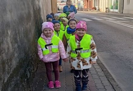 Poznajemy przejście dla pieszych w grupie Misia Uszatka 2023