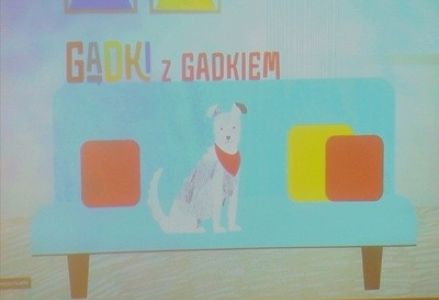 grupa dzieci przedszkoln0ych podczas zajęć o bezpieczeństwie dzieci